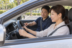 有駕照卻不敢開車？重新學開車，找回自信上路的指南